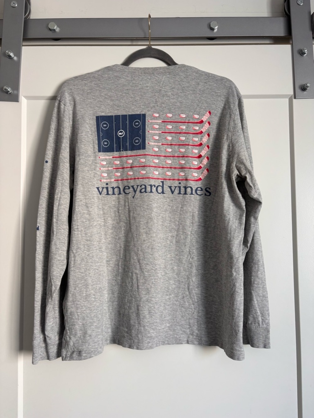 Vineyard Vines HOCKEY Heather Gray Long-Sleeve Pocket Tee with Navy Sleeve Logo